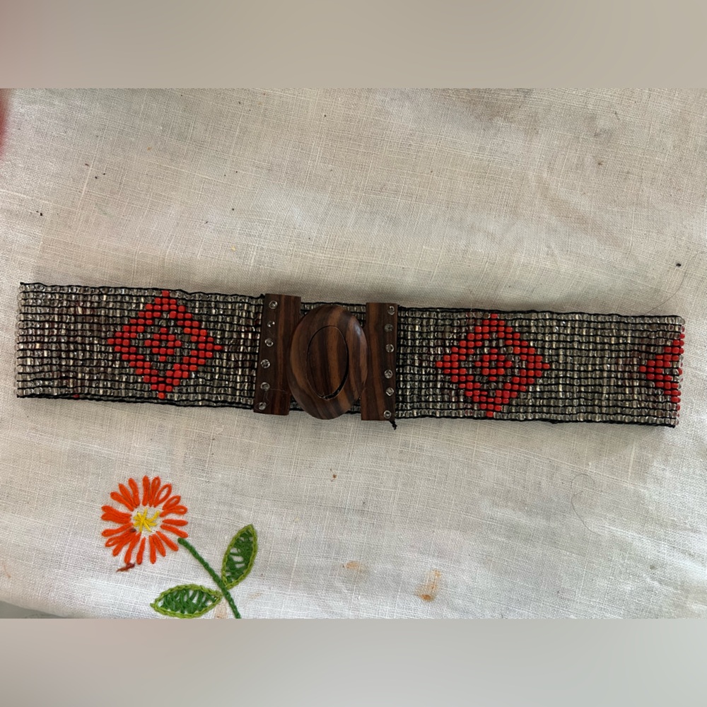 Anthropologie seed beaded stretch loomed belt w/ wood buckle red & silver Aztec